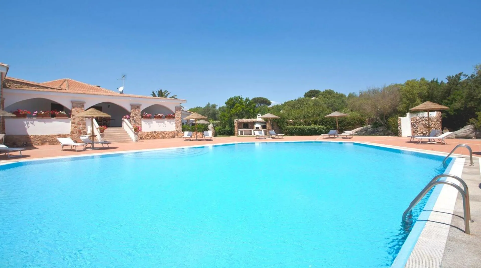 Chic Villa Antonina One Bedroom Unit 6 Sleeps 4 Marinella  Apartment Marinella (Sardinia)