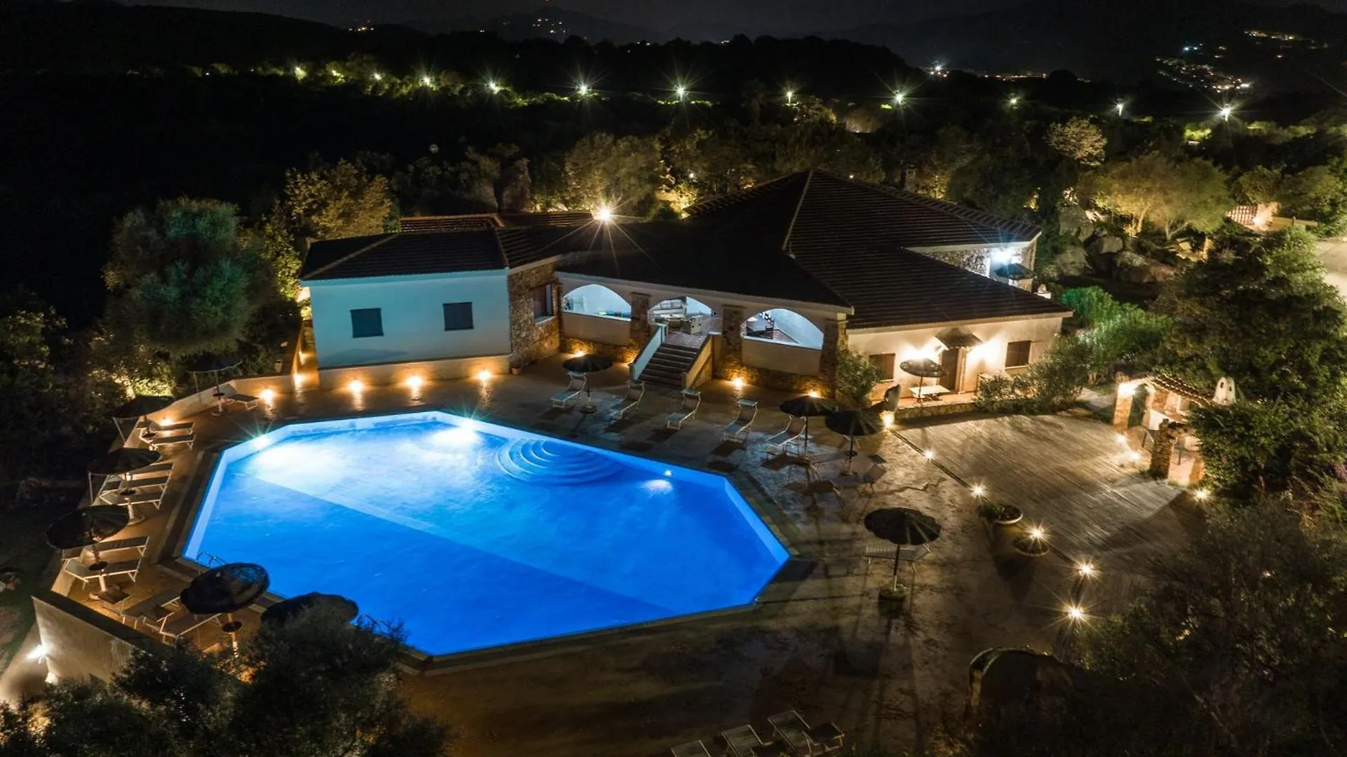 Apartment Chic Villa Antonina One Bedroom Unit 6 Sleeps 4 Marinella  Italy