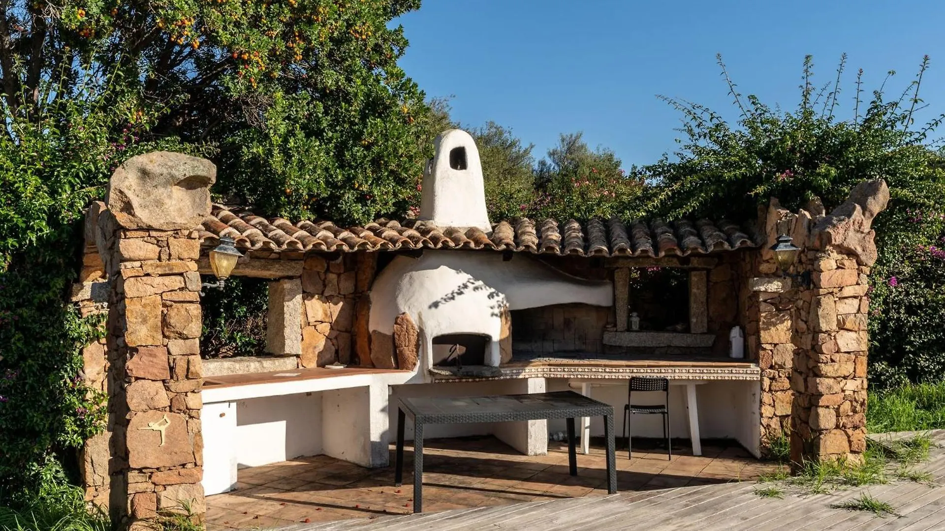 Apartment Chic Villa Antonina One Bedroom Unit 6 Sleeps 4 Marinella  Italy