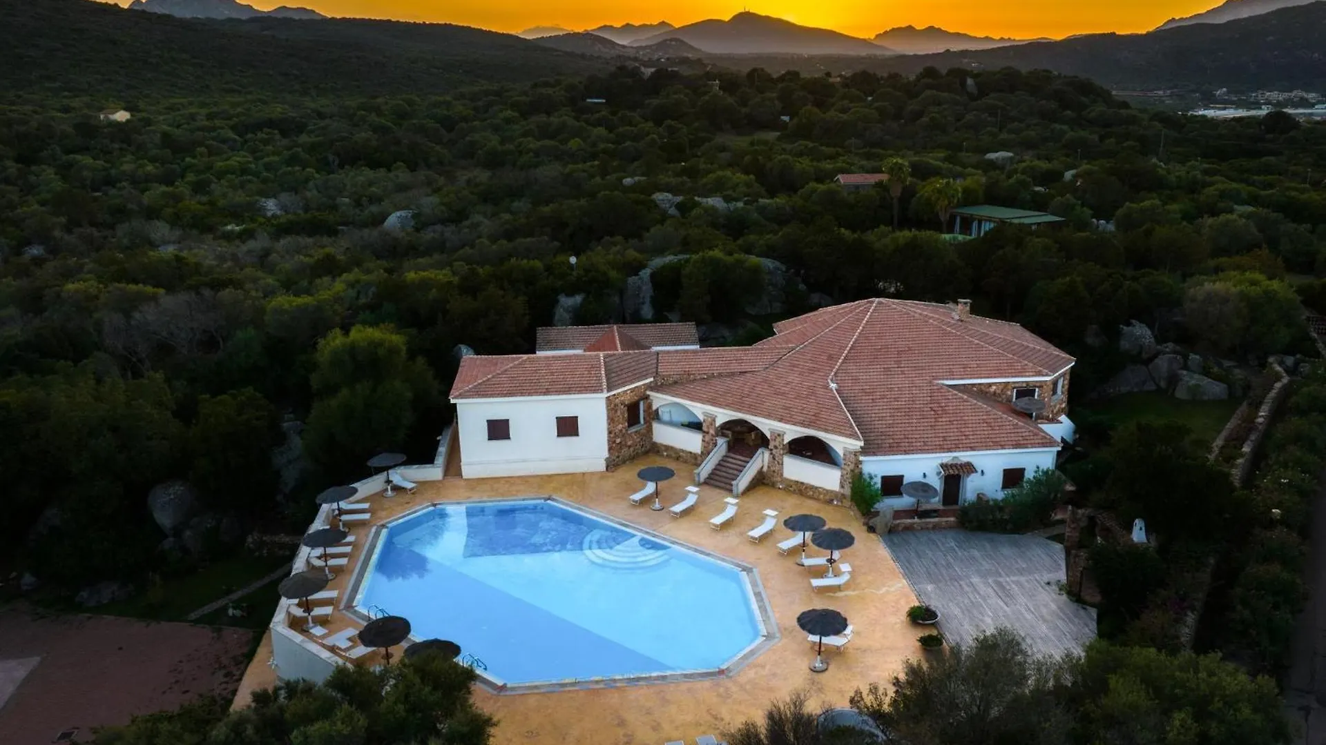 Chic Villa Antonina One Bedroom Unit 6 Sleeps 4 Marinella  Apartment Marinella (Sardinia)